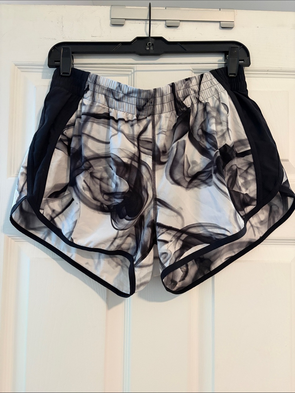 Express Women's Black & White Smoke-Print Athletic Shorts